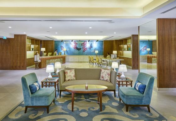 Lobby d'hôtel de luxe   Chaise et chaise et restaurant de bureau dinant des meubles de chaise